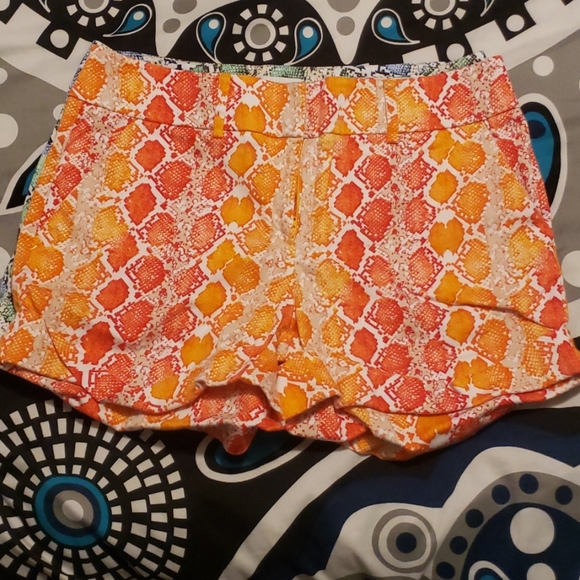 3 Pairs of New York & Co and Loft Shorts- all Size 10 - Picture 3 of 8